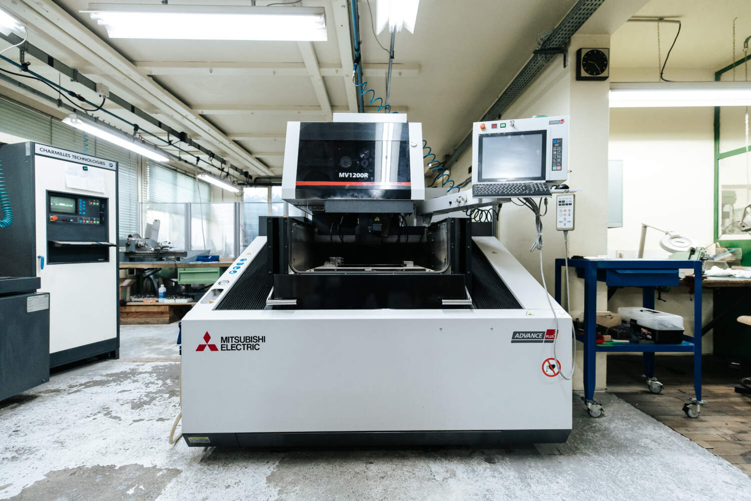 MITSUBISHI MV 1200 S